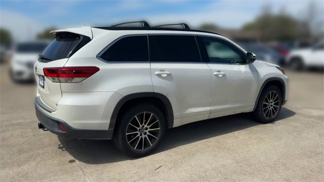 Thumbnail: 2018 Toyota Highlander - 8