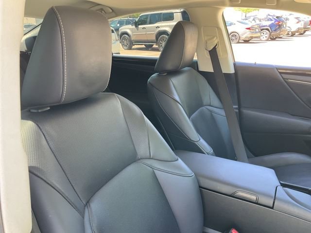 Thumbnail: 2020 Lexus ES - 18