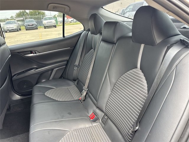 2019 Toyota Camry SE 14