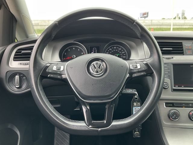 Thumbnail: 2016 Volkswagen Golf - 20