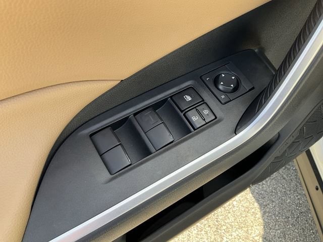 Thumbnail: 2025 Toyota RAV4 - 14