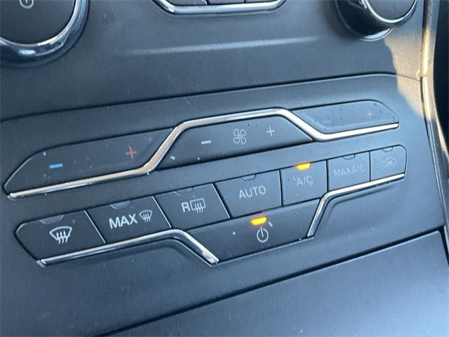 Thumbnail: 2020 Ford Edge - 21