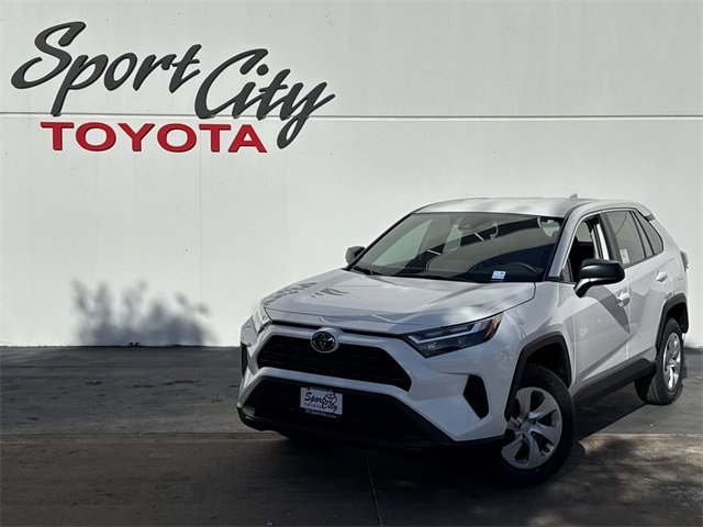 2025 Toyota RAV4 LE's photo