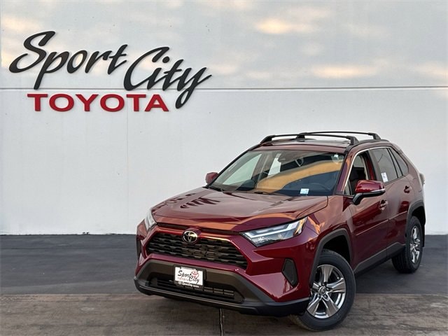 2025 Toyota RAV4 XLE's photo
