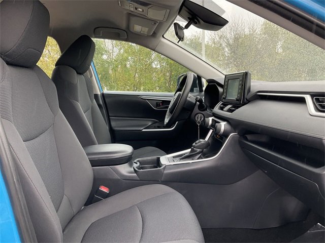 Thumbnail: 2019 Toyota RAV4 - 17