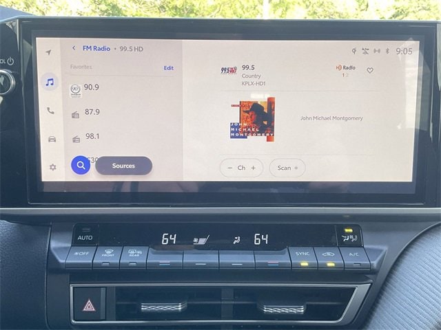 2025 Toyota Camry SE 19