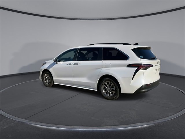 Thumbnail: 2023 Toyota Sienna - 6