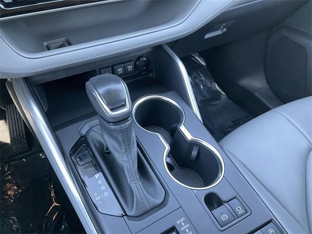 Thumbnail: 2021 Toyota Highlander - 25