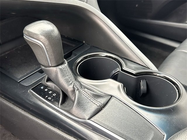 2019 Toyota Camry SE 20