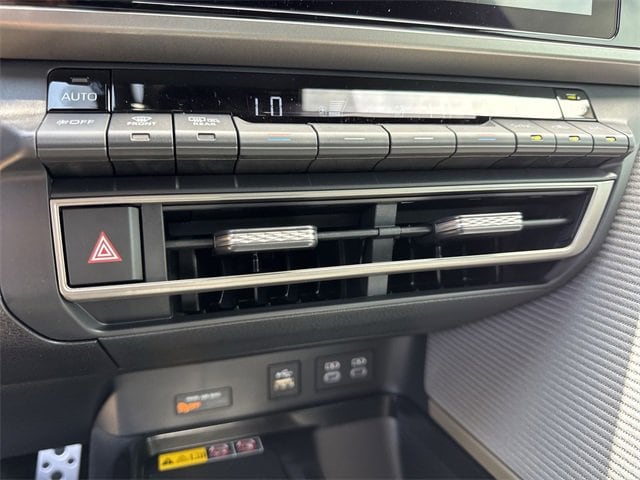 Thumbnail: 2025 Toyota Camry - 22