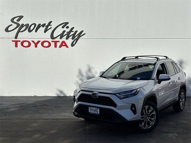 2025 Toyota RAV4 XLE Premium's photo
