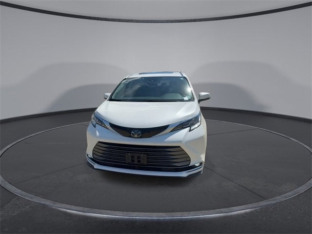 Thumbnail: 2021 Toyota Sienna - 3