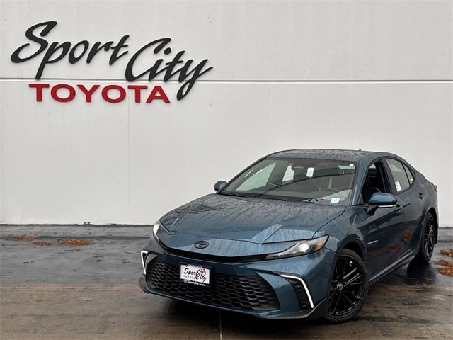 2026 Toyota Camry SE's photo
