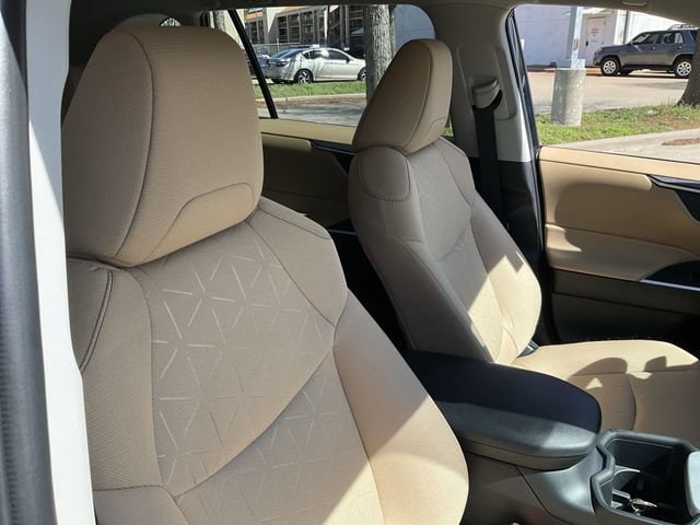 Thumbnail: 2025 Toyota RAV4 - 18