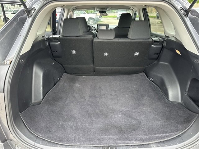 2020 Toyota RAV4 LE 14
