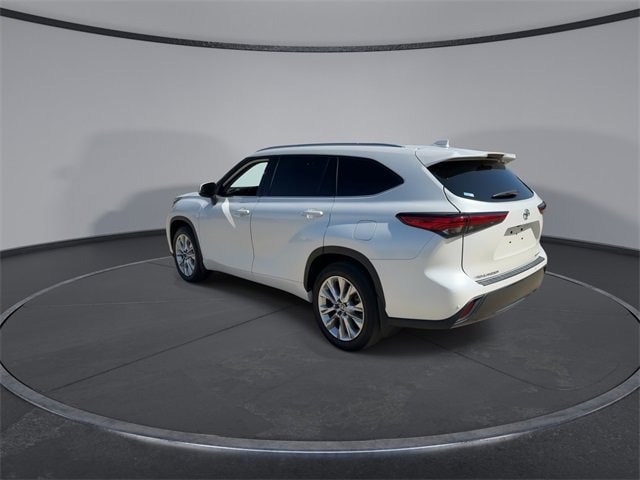 Thumbnail: 2022 Toyota Highlander - 6