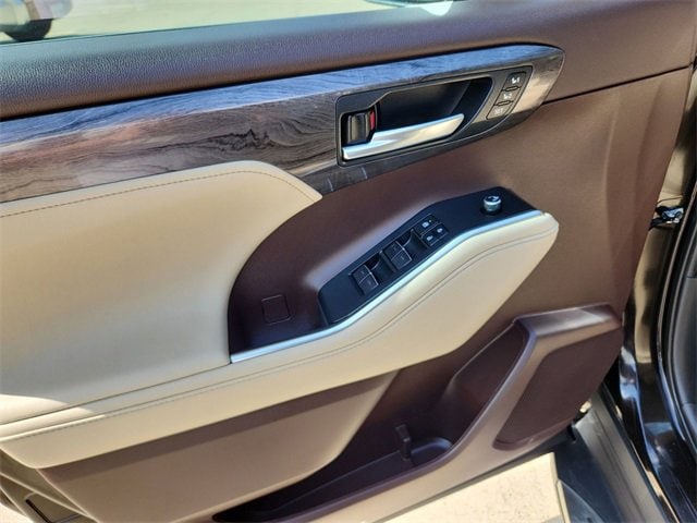 2021 Toyota Highlander Limited 15