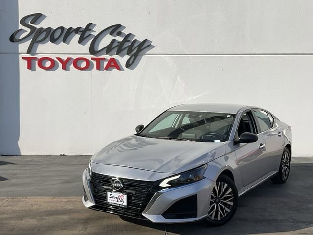 Thumbnail: 2024 Nissan Altima - 1