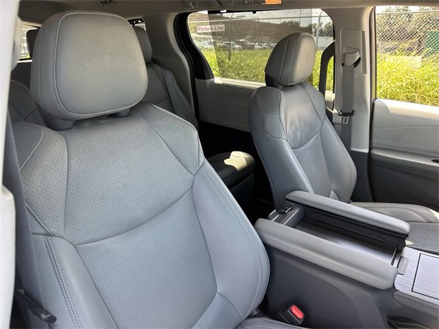 Thumbnail: 2021 Toyota Sienna - 18