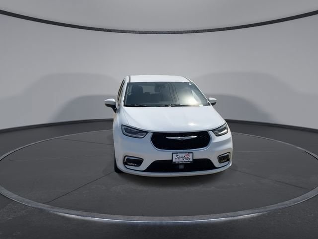 Thumbnail: 2023 Chrysler Pacifica - 3