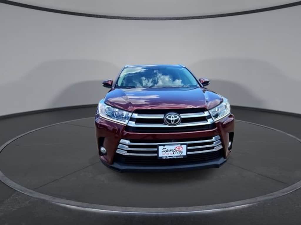Used 2017 Toyota Highlander Limited Platinum V6 SUV