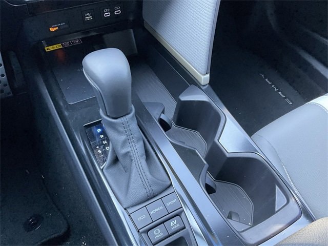 Thumbnail: 2025 Toyota Camry - 25