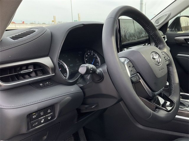 Thumbnail: 2021 Toyota Highlander - 10