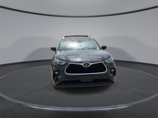 Thumbnail: 2023 Toyota Highlander - 3