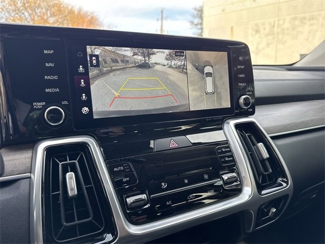 Thumbnail: 2022 Kia Sorento - 22