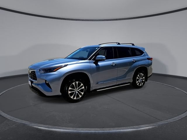 Thumbnail: 2022 Toyota Highlander - 3