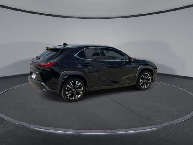 Thumbnail: 2021 Lexus UX - 8