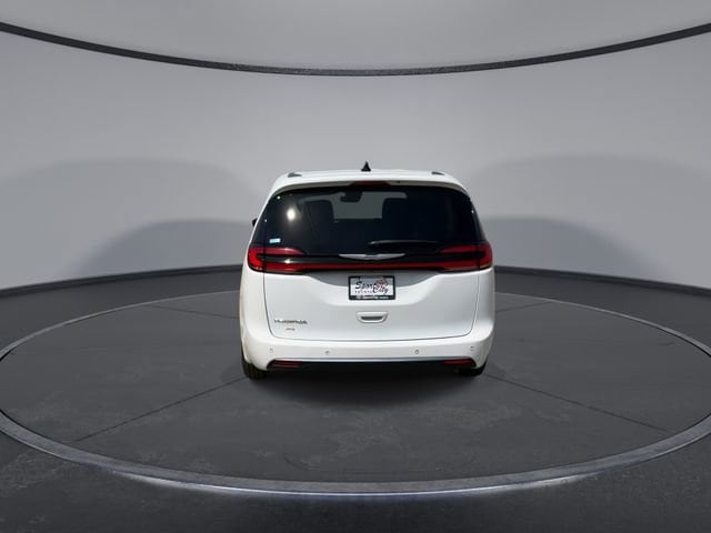 Thumbnail: 2023 Chrysler Pacifica - 7