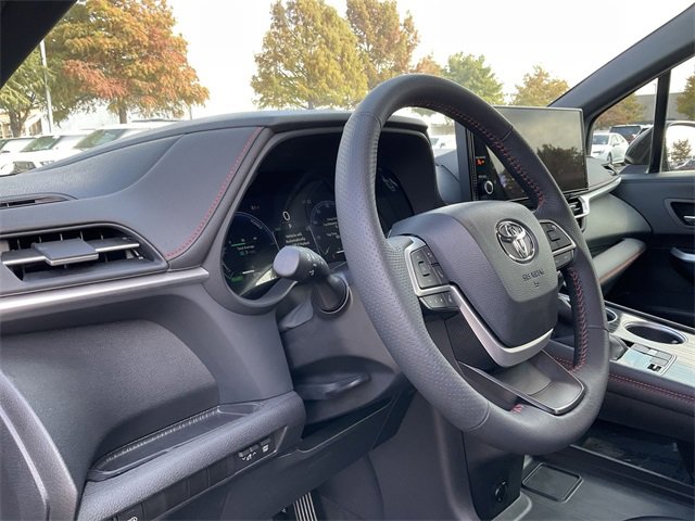 Thumbnail: 2025 Toyota Sienna - 10