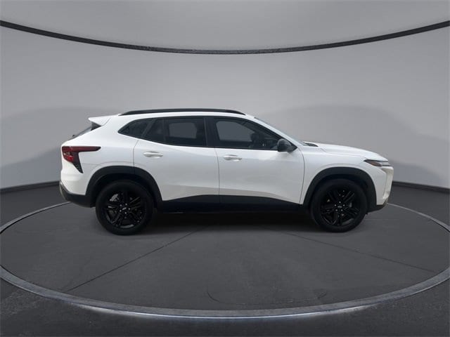 Thumbnail: 2025 Chevrolet Trax - 9