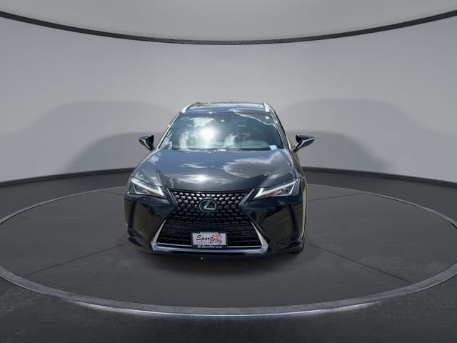 Thumbnail: 2021 Lexus UX - 3