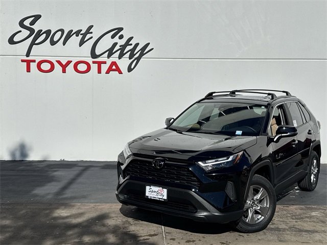 2025 Toyota RAV4 XLE's photo