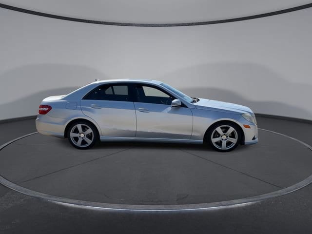 Thumbnail: 2010 Mercedes-Benz E-Class - 9