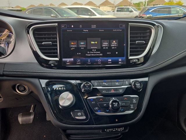 Thumbnail: 2021 Chrysler Pacifica - 24