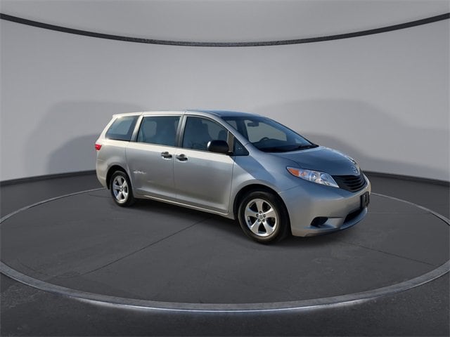 Thumbnail: 2015 Toyota Sienna - 2