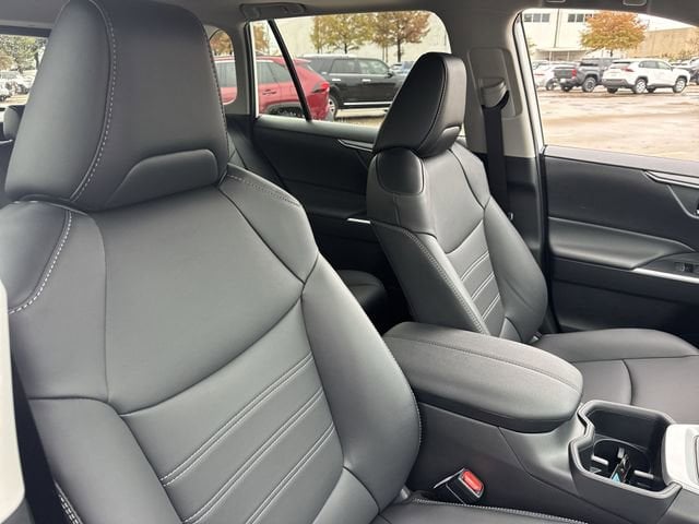 Thumbnail: 2025 Toyota RAV4 - 17