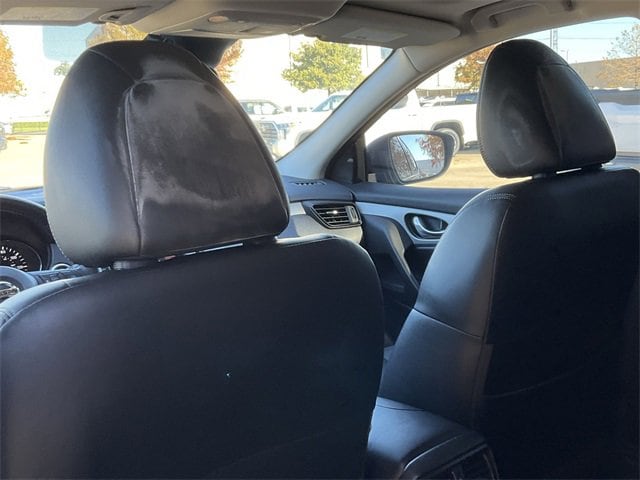 Thumbnail: 2020 Nissan Rogue Sport - 16