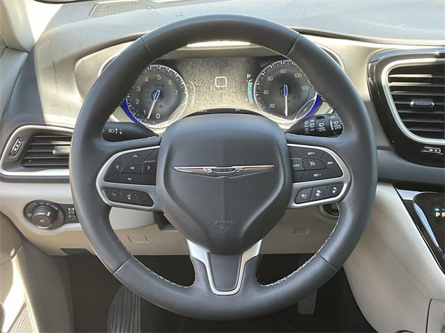 2022 Chrysler Pacifica Touring 18