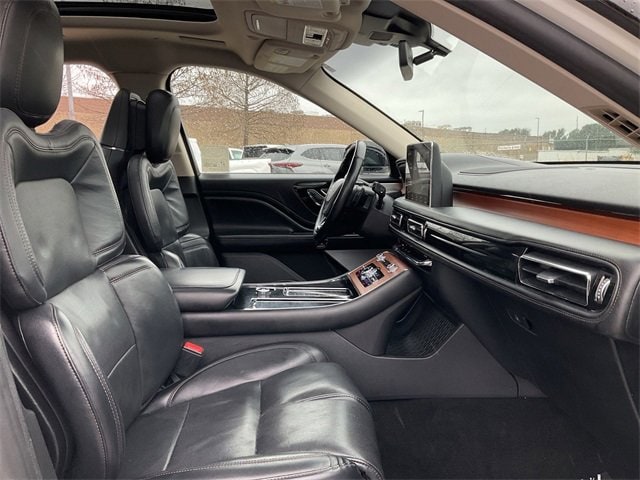 Thumbnail: 2020 Lincoln Aviator - 17