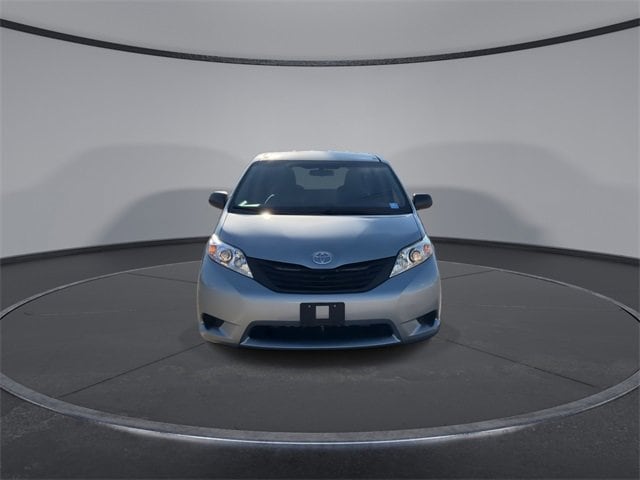 Thumbnail: 2015 Toyota Sienna - 3