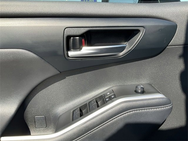 Thumbnail: 2024 Toyota Highlander - 14