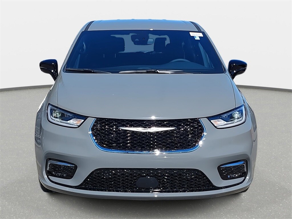 2025 Chrysler Pacifica photo 2