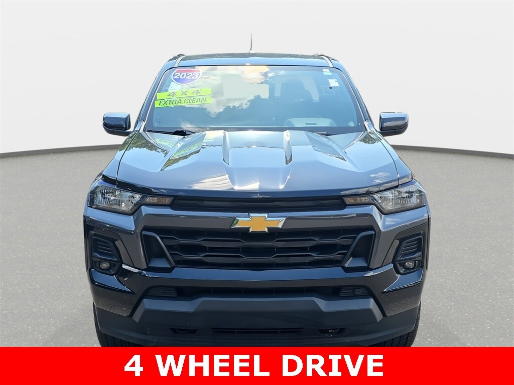 2023 Chevrolet Colorado LT photo 2