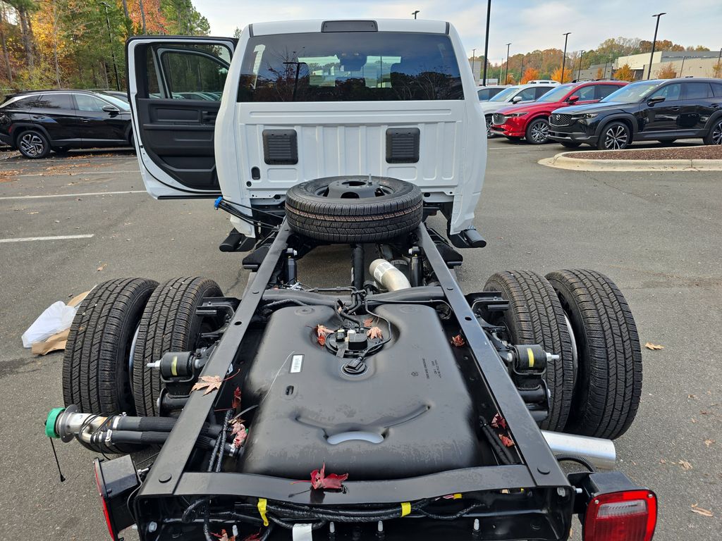 2026 RAM 3500 Chassis Tradesman - Photo 13