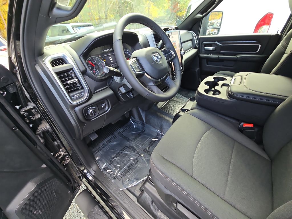 2026 RAM 3500 Chassis Big Horn - Photo 16