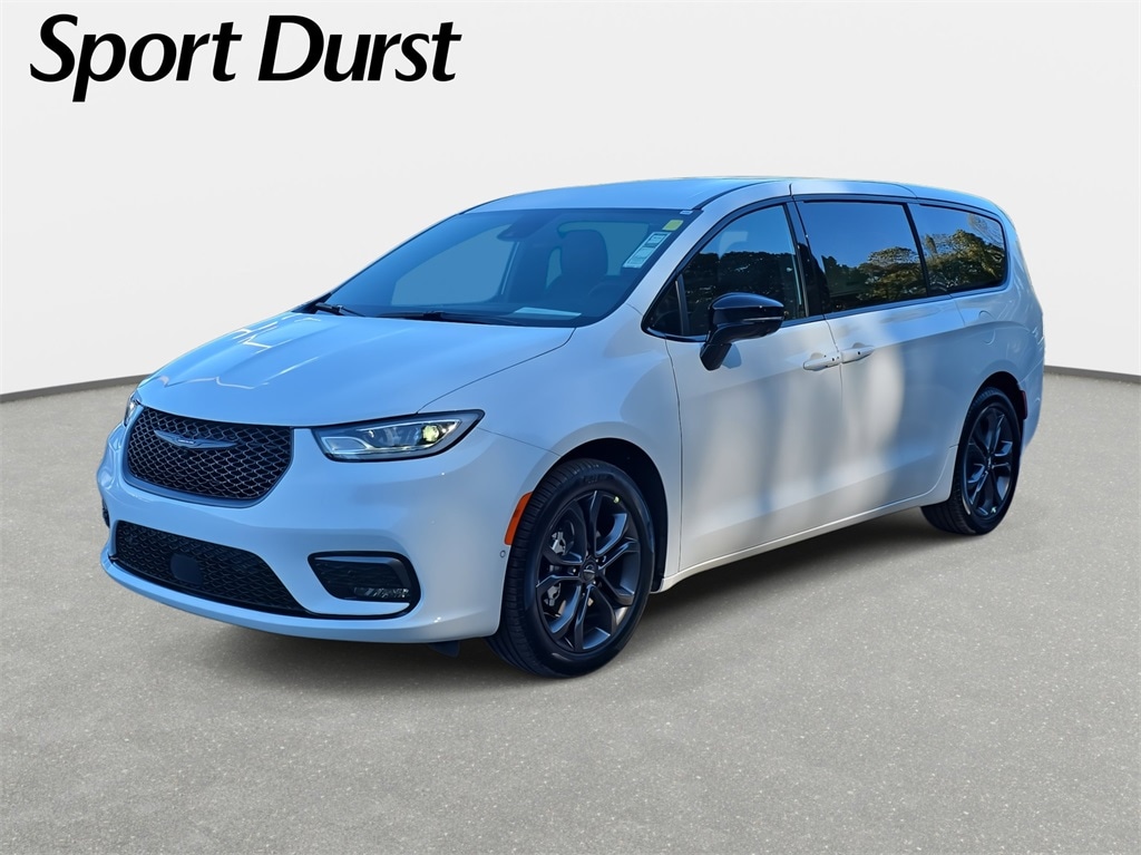 2026 Chrysler Pacifica Select's photo